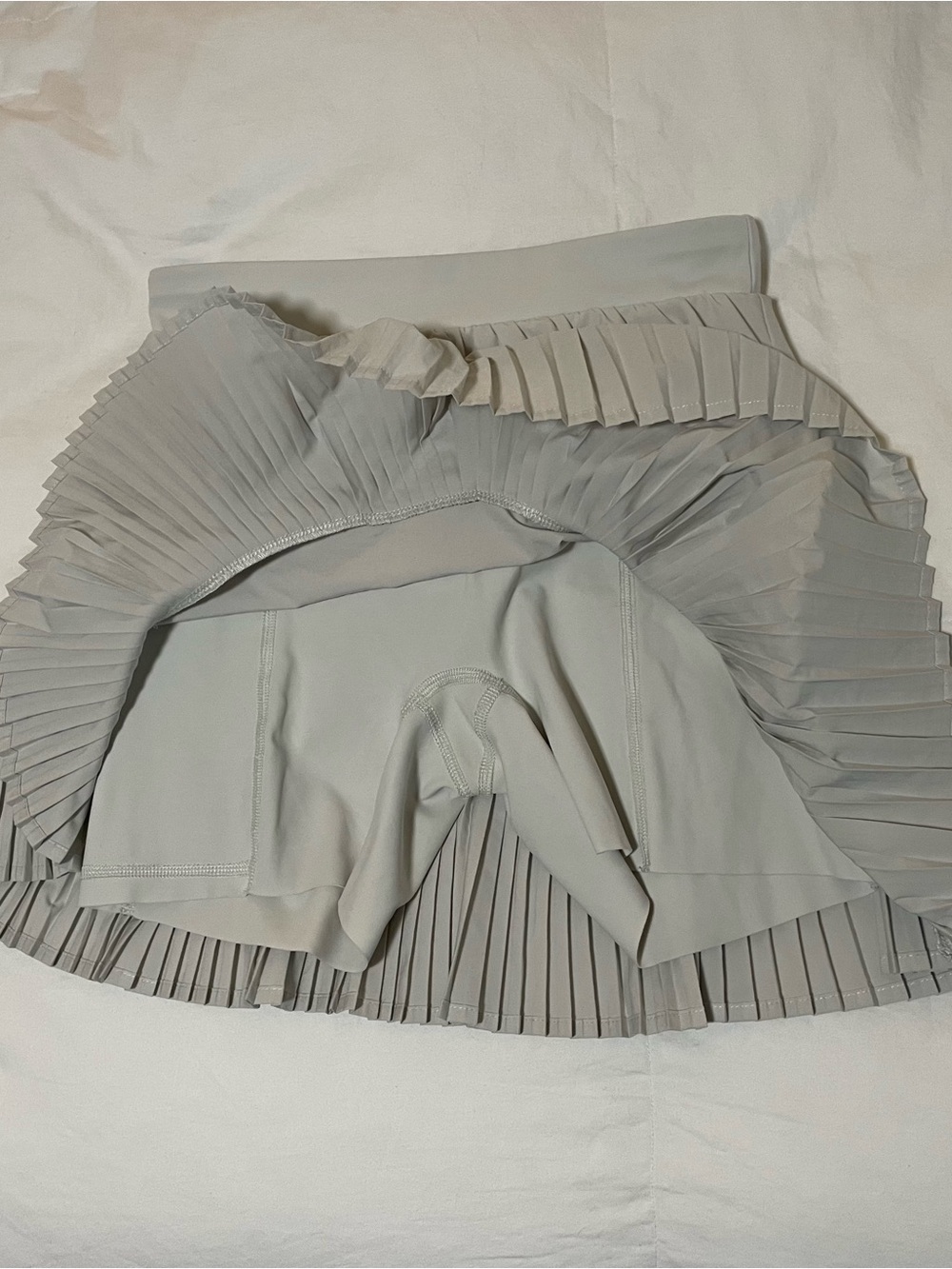 Spanx Yes, Pleats Skort - Pleated Asymmetrical Tennis Skirt Light Grey XS Sporty - Picture 2 of 4